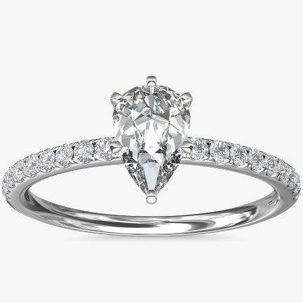 梨形鑽石訂婚戒指